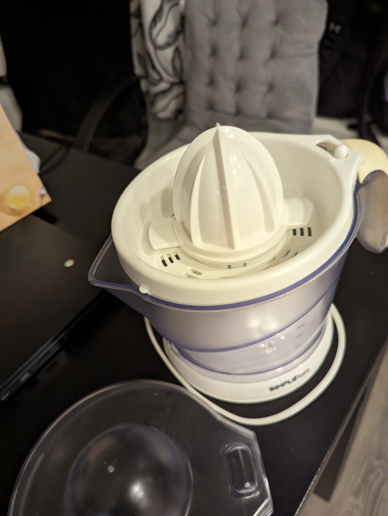 Electric citrus juicer - photo 2