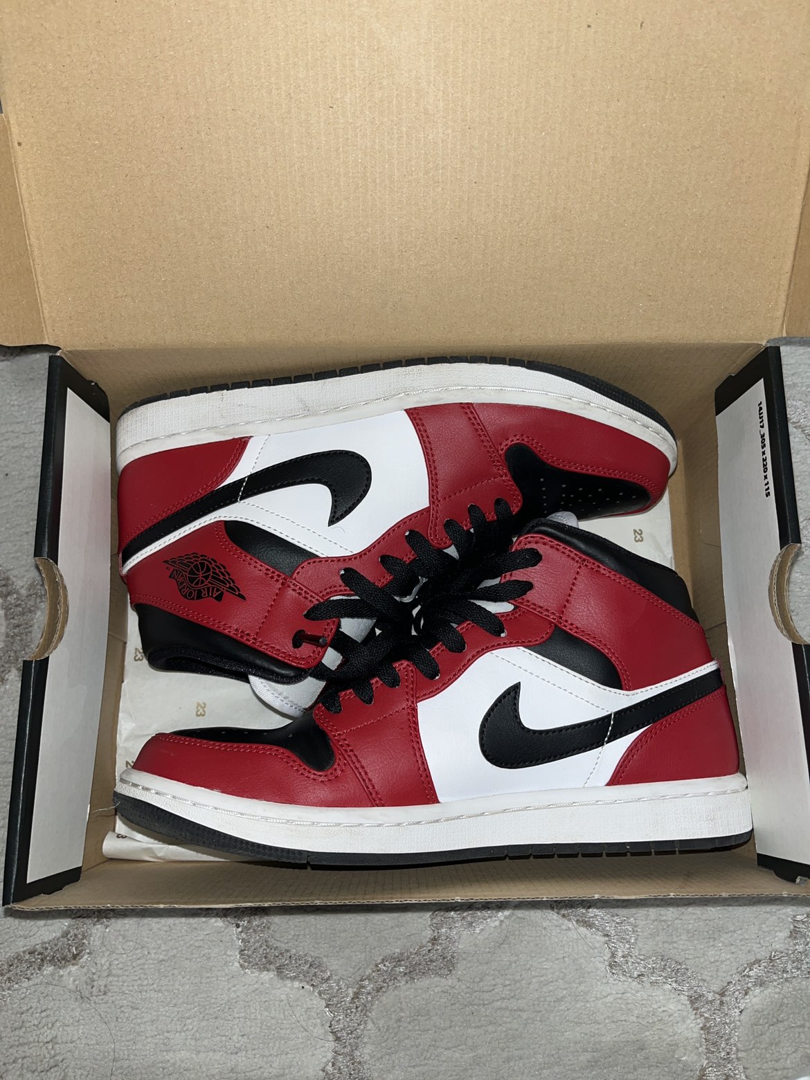 Jordan 1 mid chicago toe - photo 2