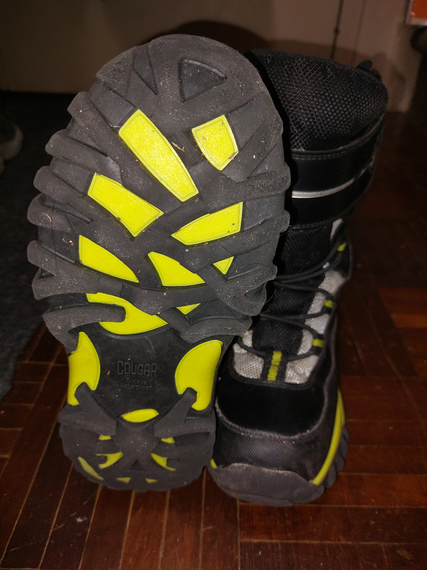 Cougar Winter Boots Boys Size 4 GUC image indicator(2)