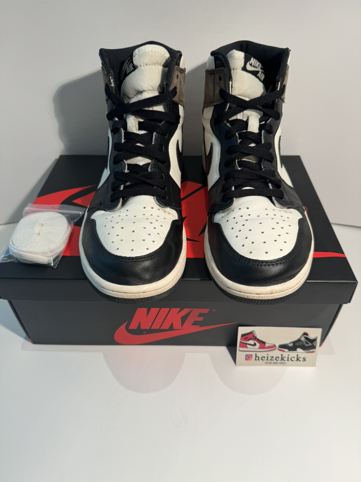 Air Jordan 1 High Dark Mocha size 11 image indicator(3)