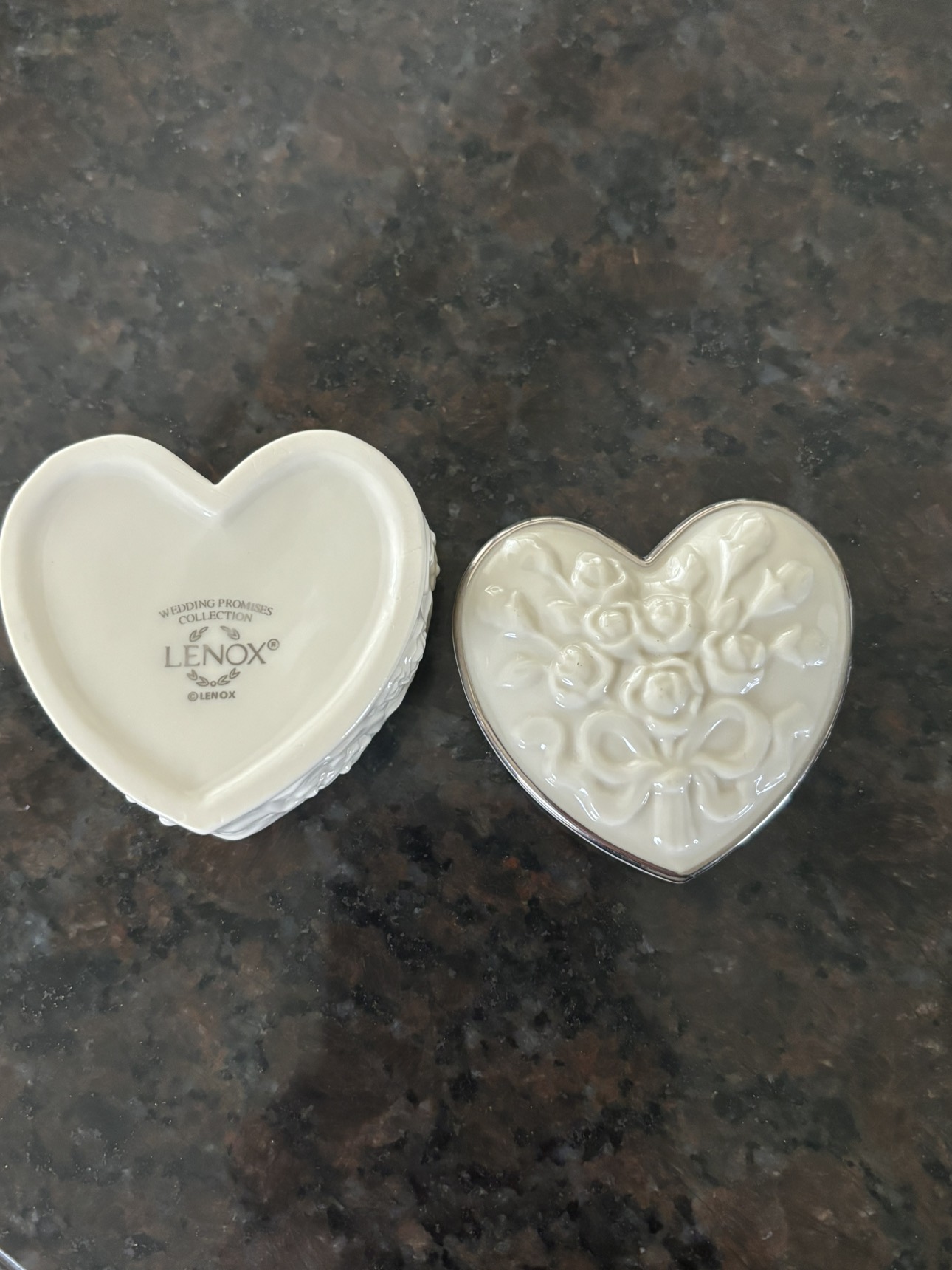 Elegant Lenox Porcelain Heart Shaped Ring Box image indicator(4)