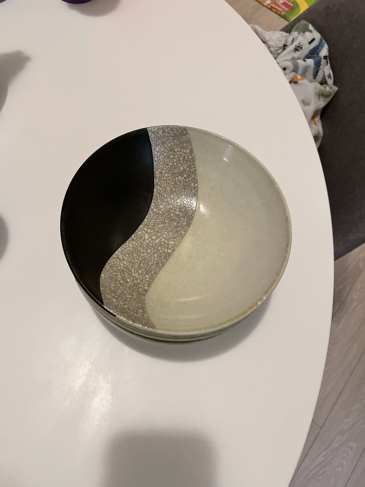 4 medium sized bowls