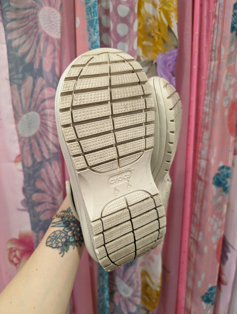 CROCS Mega Crush Platforms (size 7) image indicator(2)