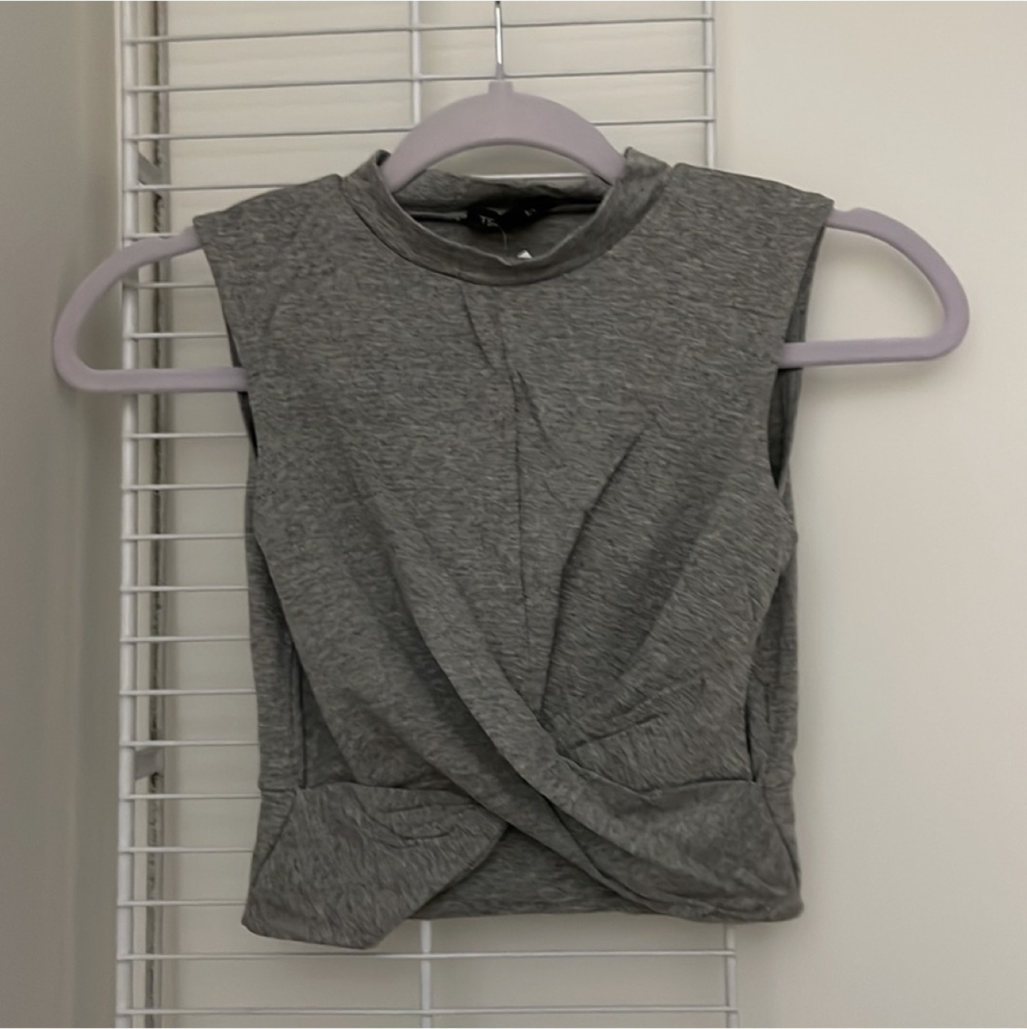 NEW Topshop twisted front cropped top (size 2) image indicator(3)