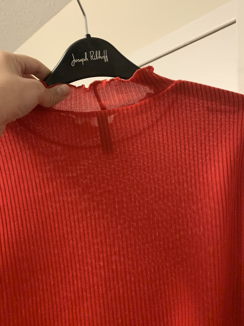 Cute red cropped shirt image indicator(4)