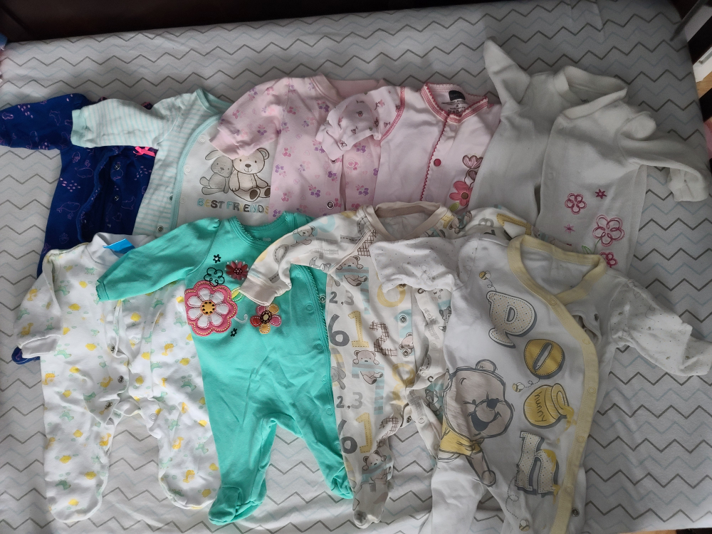 93 Pcs 0 to 3 months baby girl clothes - photo 3