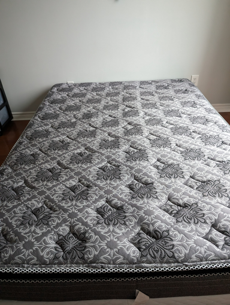Queen size mattress with box spring included (pet / bug free) - photo 2