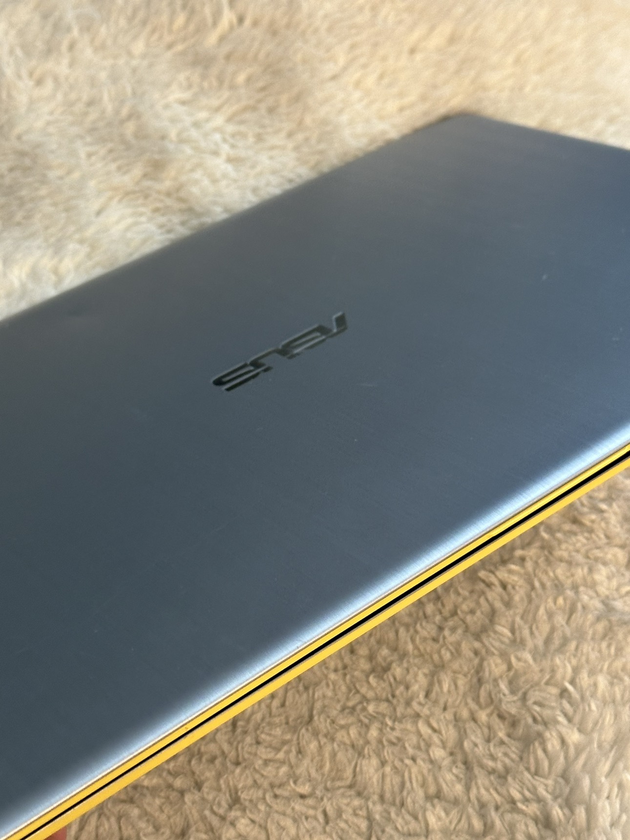 Asus vivobook yellow + charger - photo 3
