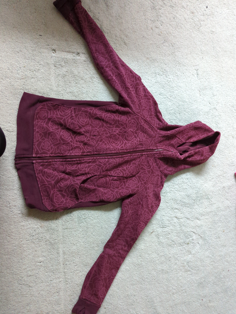 Lululemon hoodie thumbnail