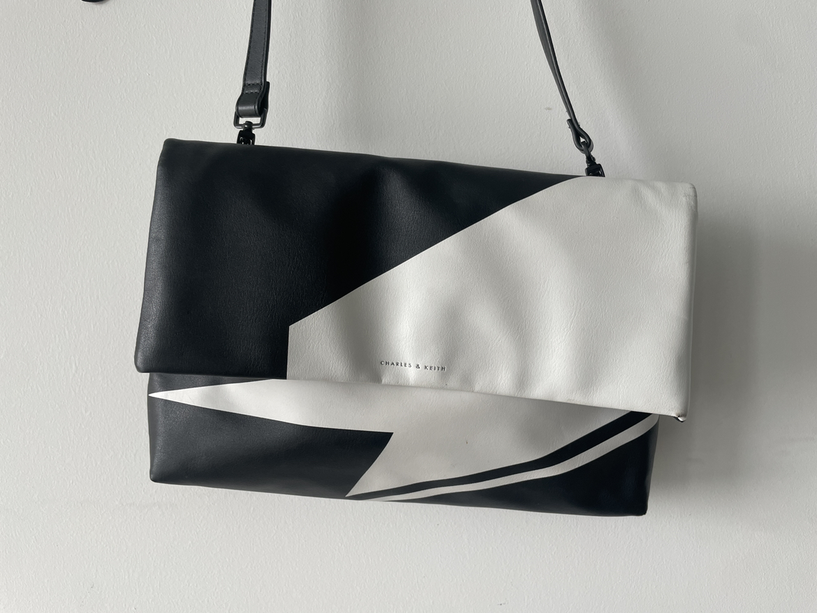 Charles& Keith Crossbody bag - photo 3