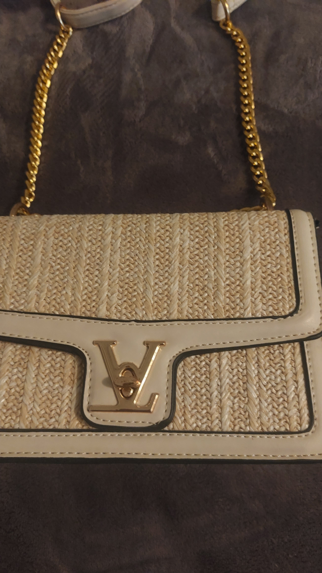 Fashionable cream and gold accent handbag - photo 3