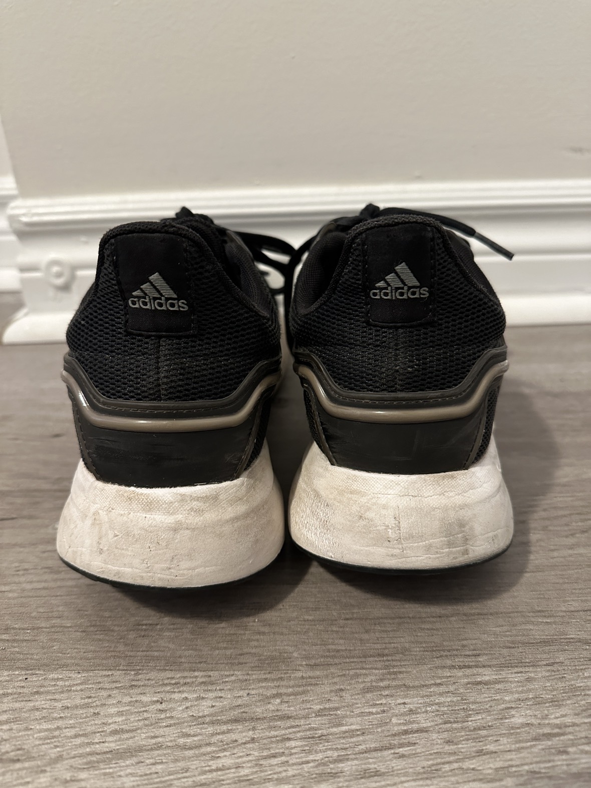 Used Adidas shoe. - photo 5