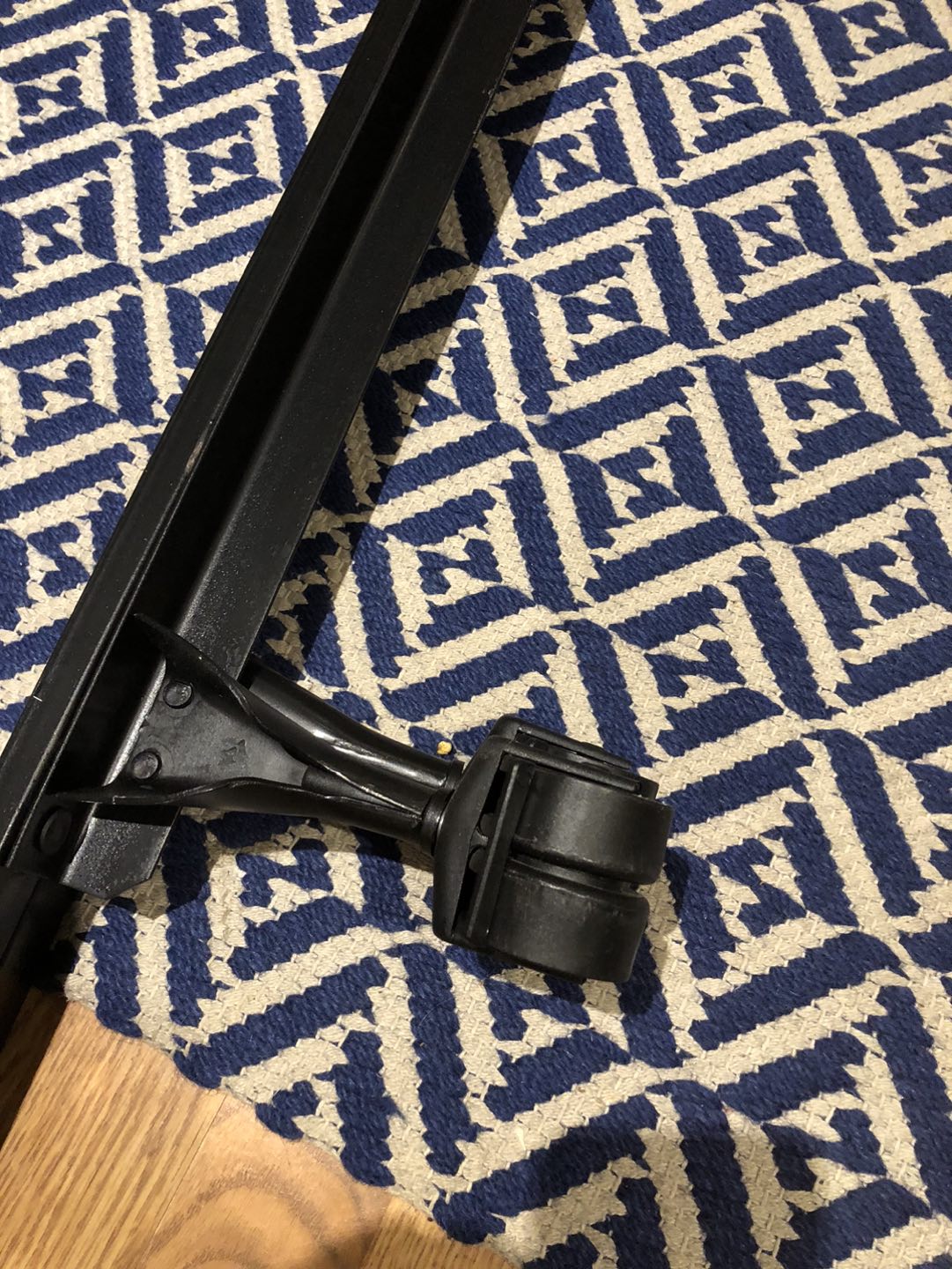 Twin box spring and metal bed frame - photo 5