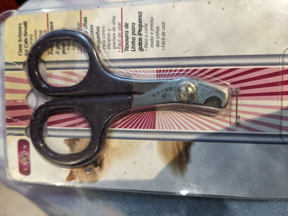 cat or small dog claw scissors image indicator(2)