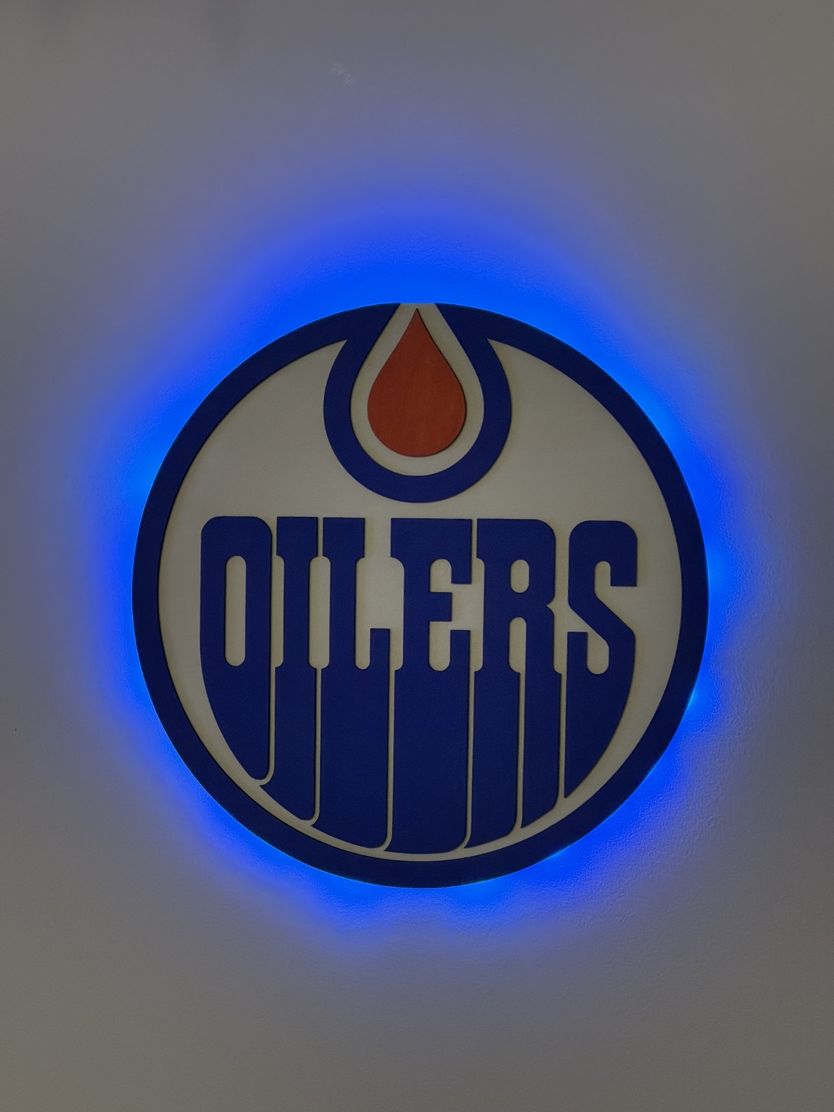 Oilers sign with lights