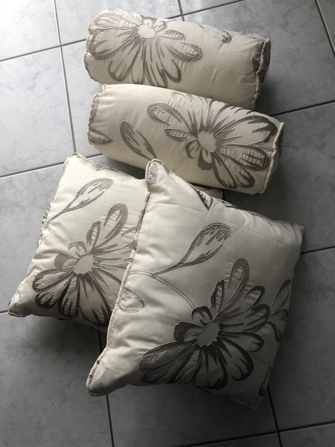 Cousion.,2Neck roll and 2 pillow 6 off them $80custom  made - photo 2