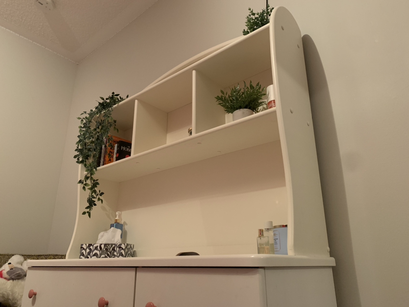 Dresser and Hutch - photo 3