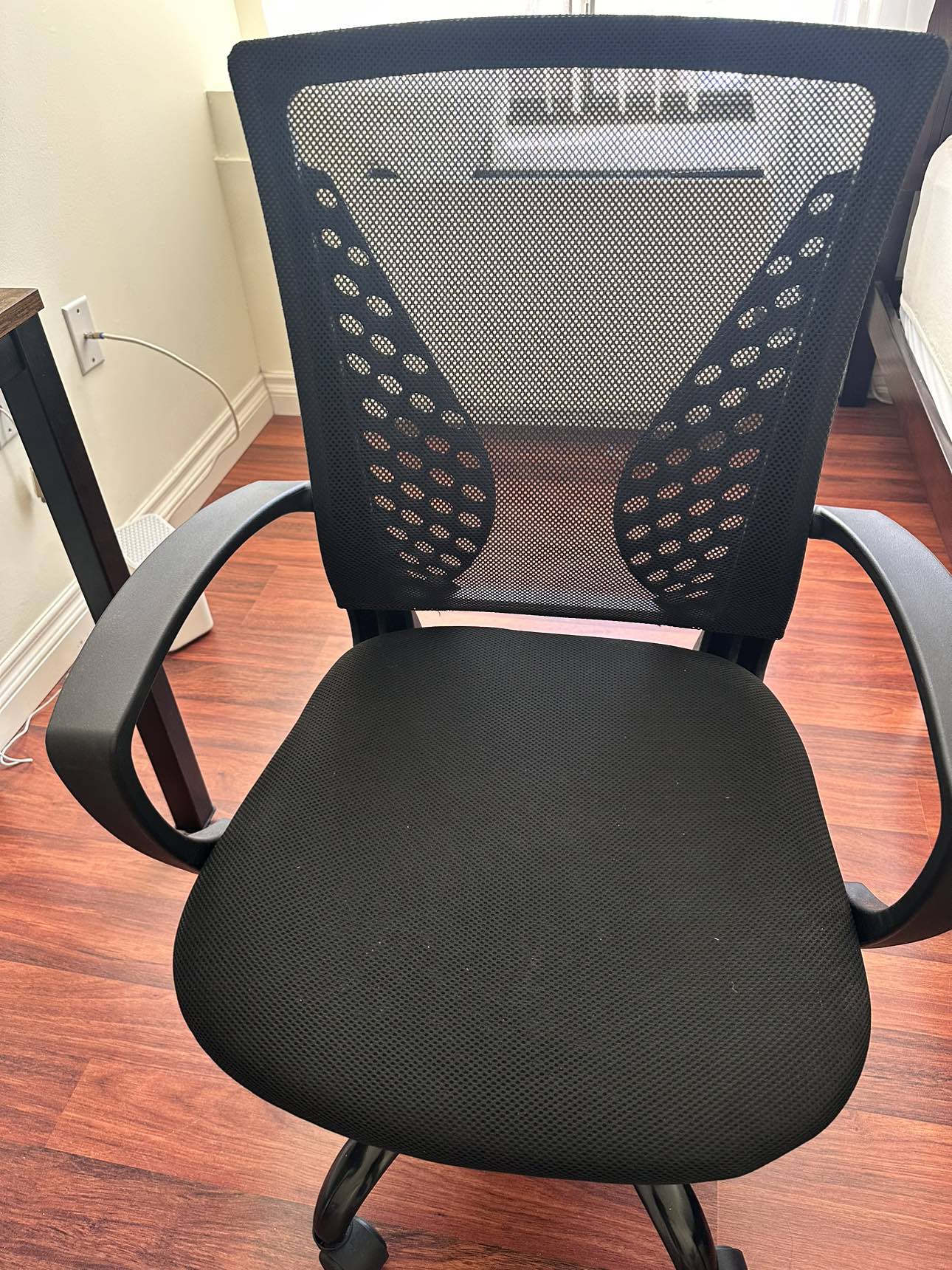 Table and office chair for sale - photo 3