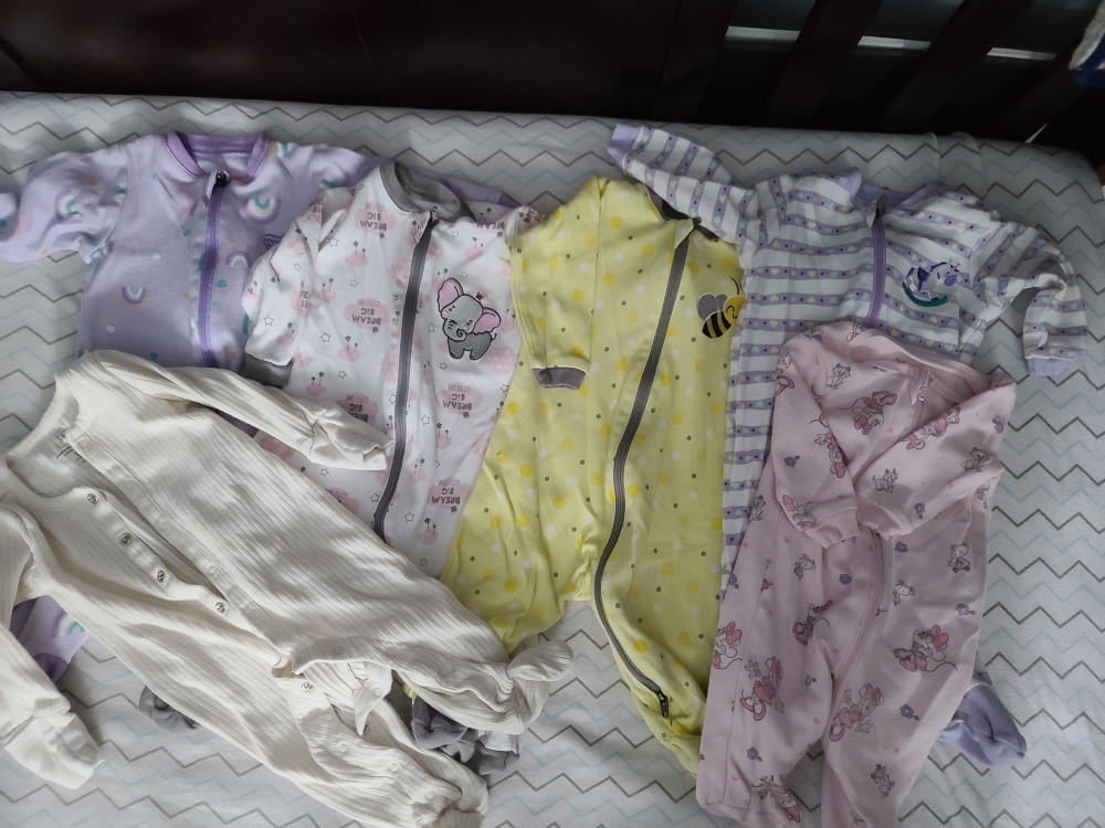 93 Pcs 0 to 3 months baby girl clothes - photo 2