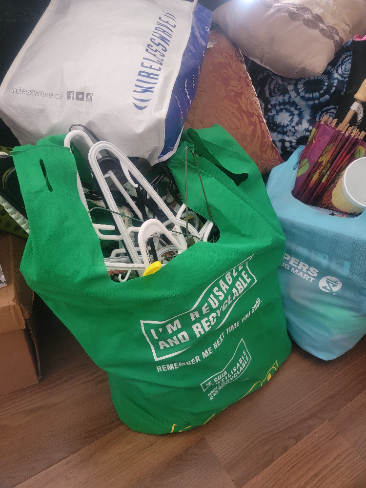 Bag of free hangers
