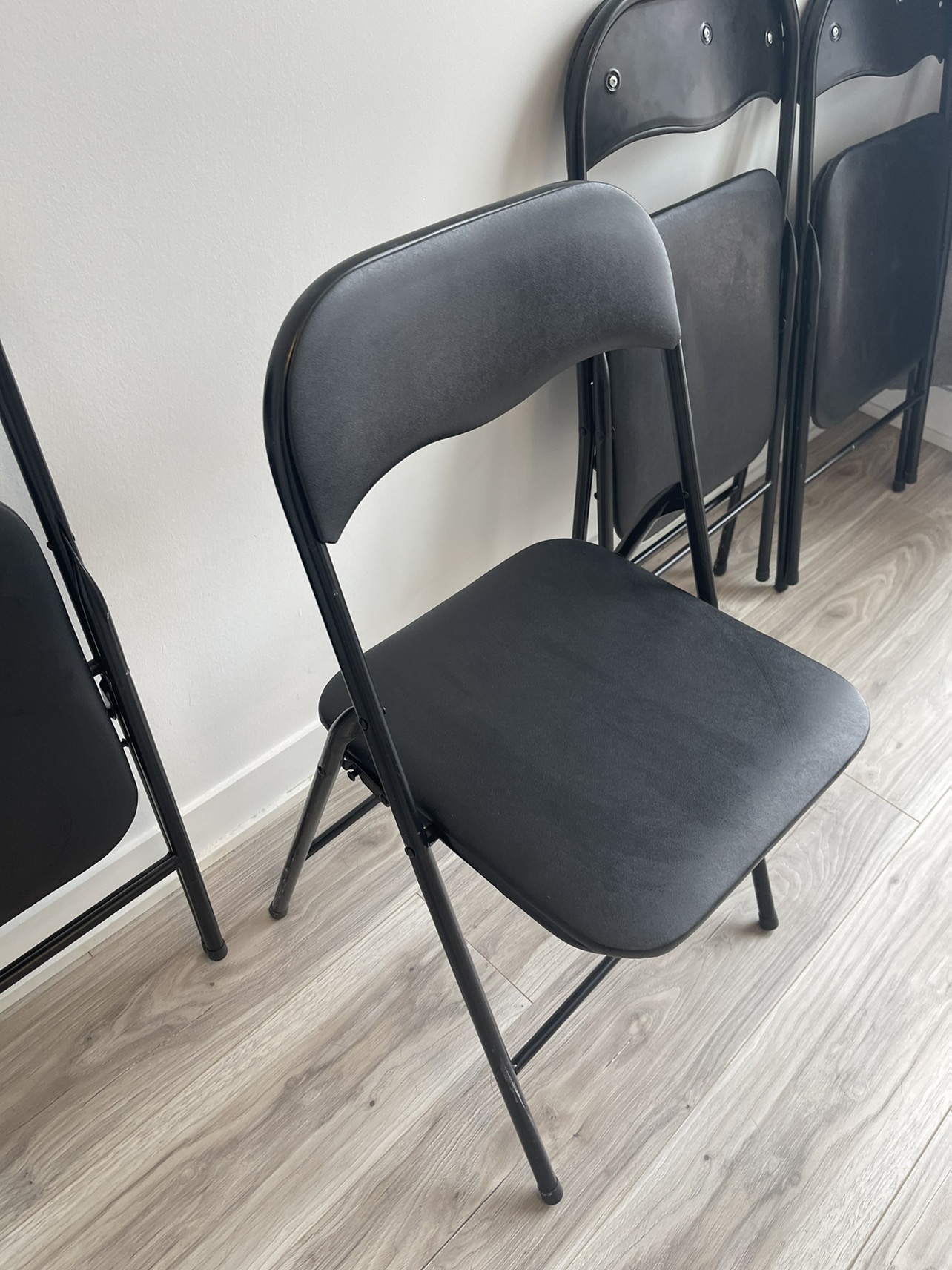 4 cushion fold up chairs - photo 2