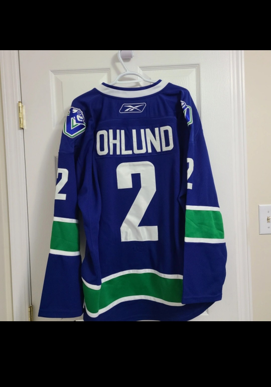 Canucks Jersey 🥕 thumbnail