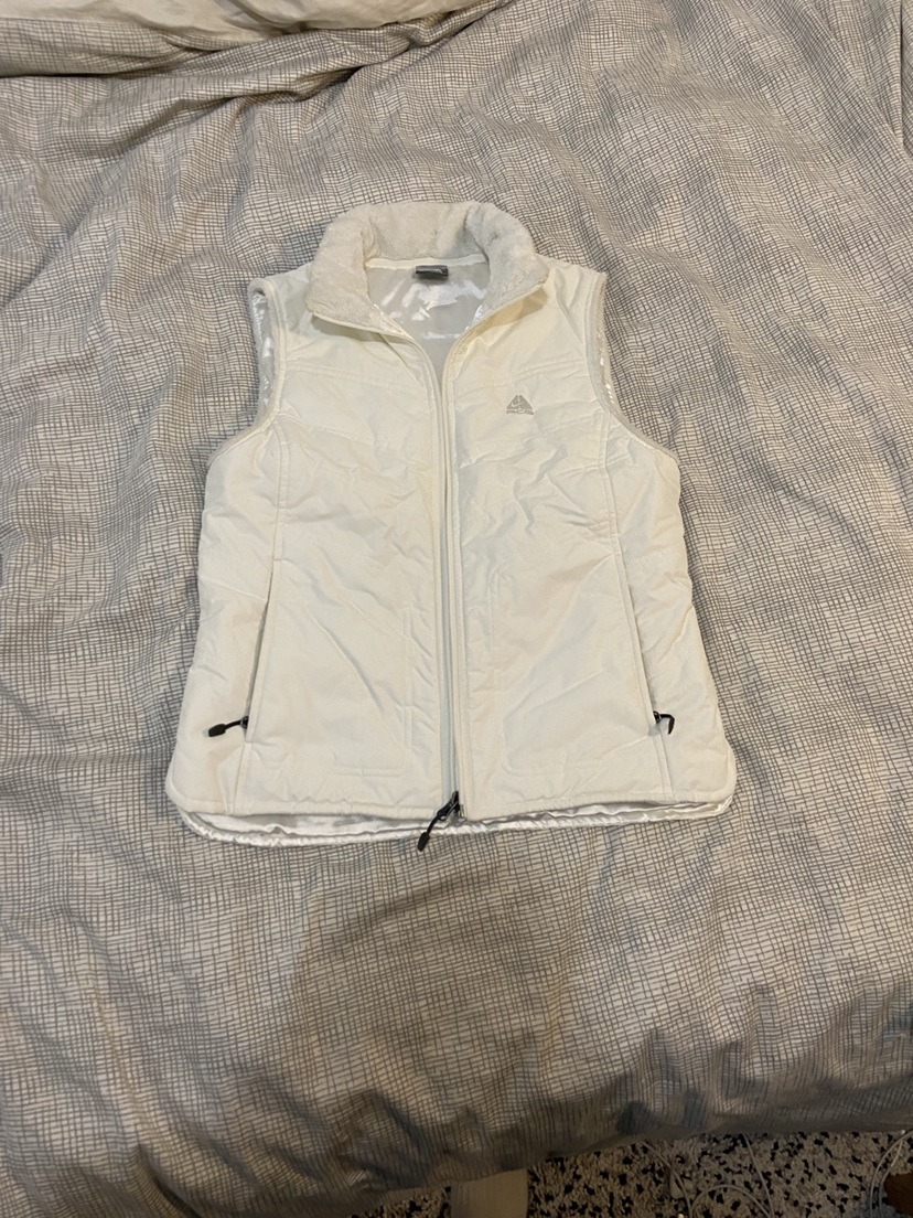 nike ACG vest
