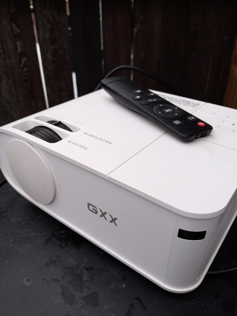 Projector with remote - photo 3