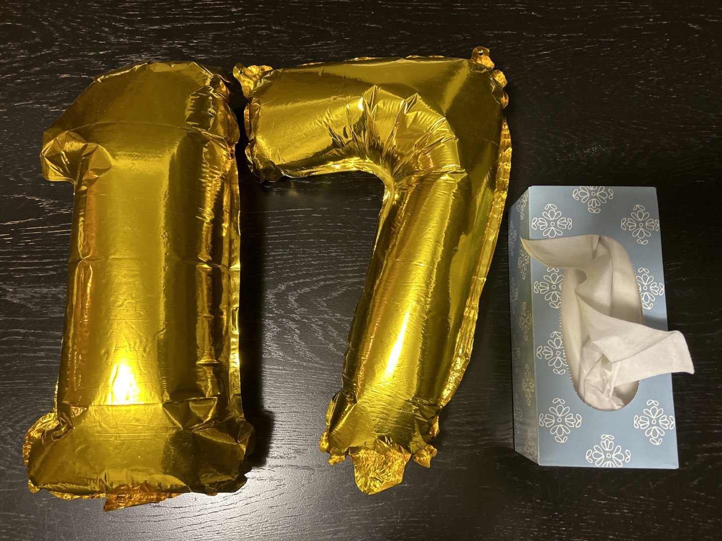 Foil number 17 gold balloon image indicator(2)