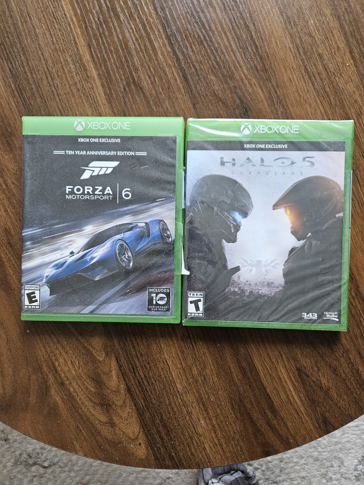 Xbox Series One 500gb Console  + 2 games image indicator(7)