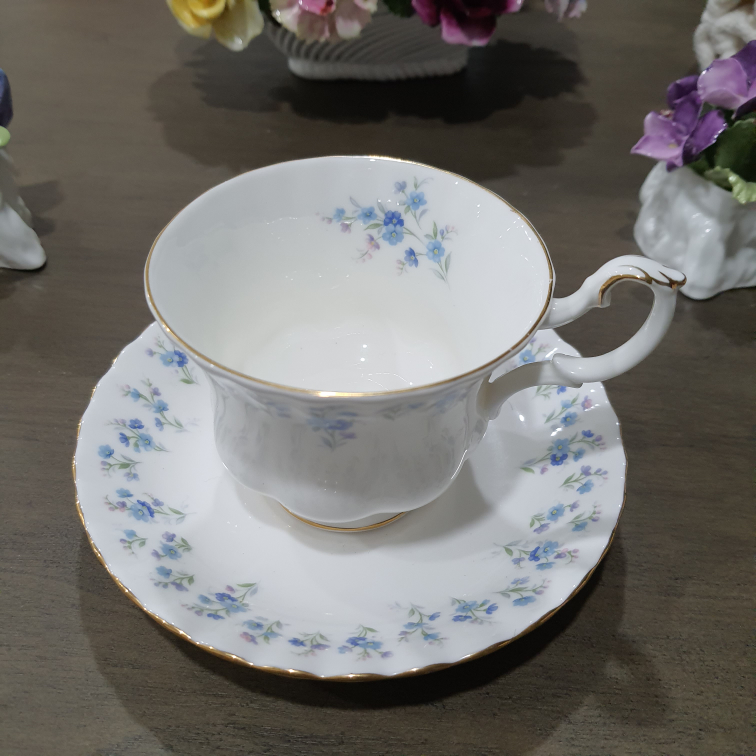 Royal albert  bone china teacup