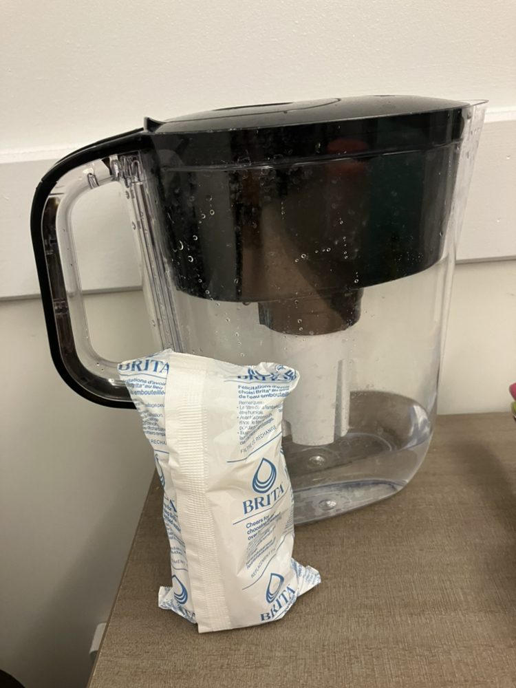 Brita water filter pitcher with 1 new filter