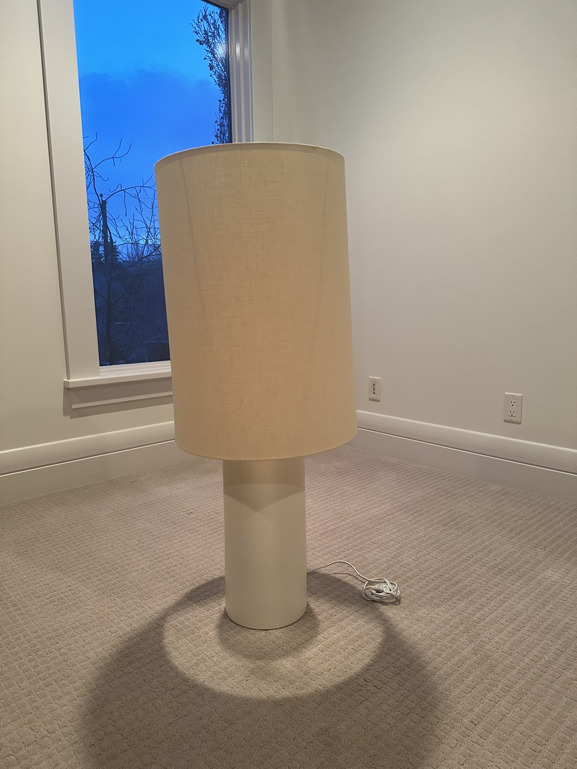 Table lamp w/ shade