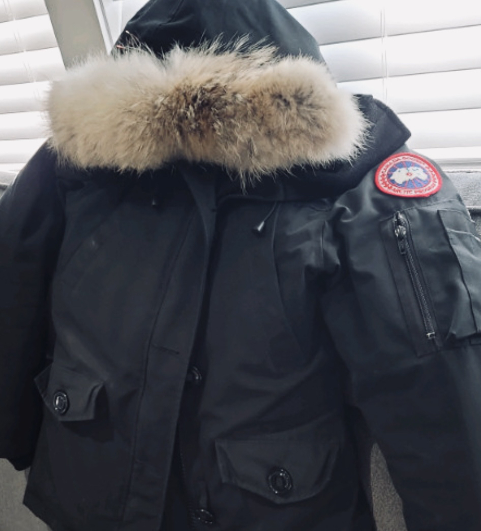 🥕 Montebello Canada Goose Parka In great condition. thumbnail