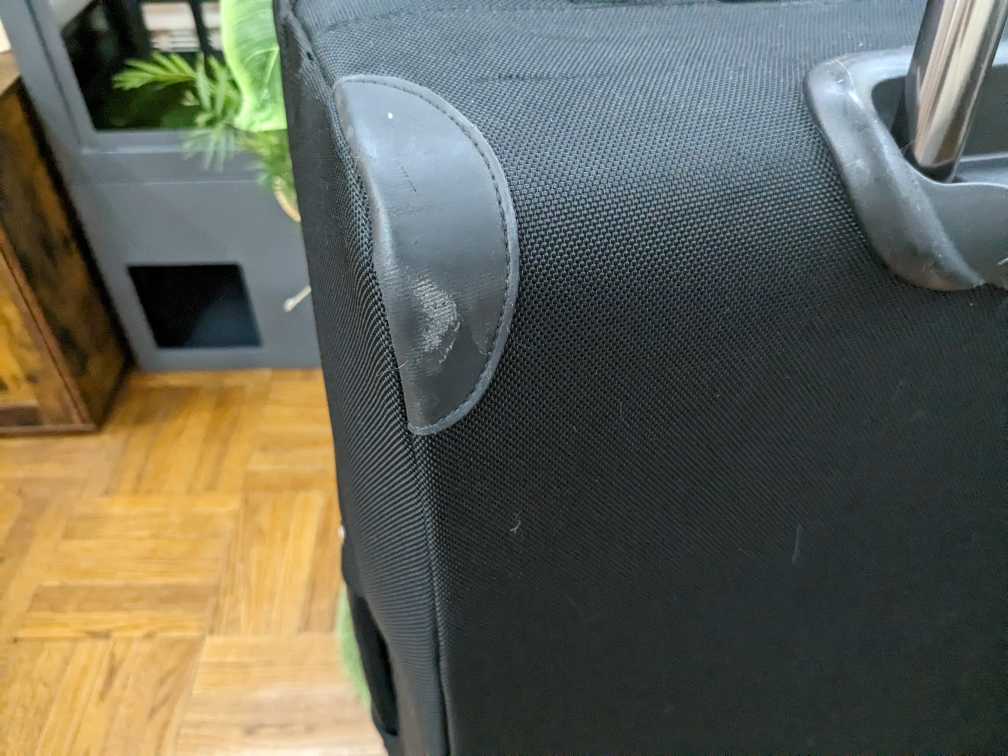 Large spinner luggage image indicator(8)