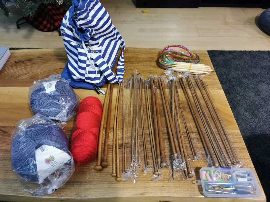 Knitting kit with bag, needles & yarns thumbnail