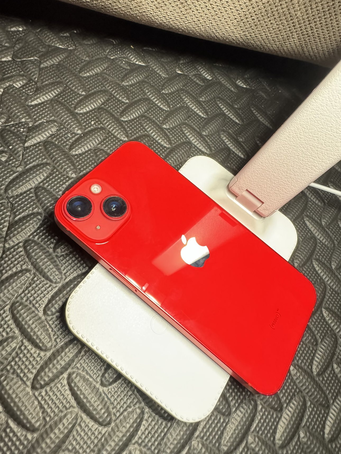 iPhone 14 - photo 2