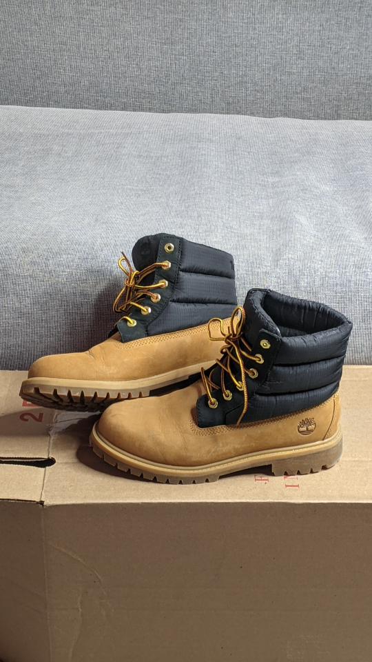 ‼️closet clean-out ‼️Timberland quilted boots image indicator(2)