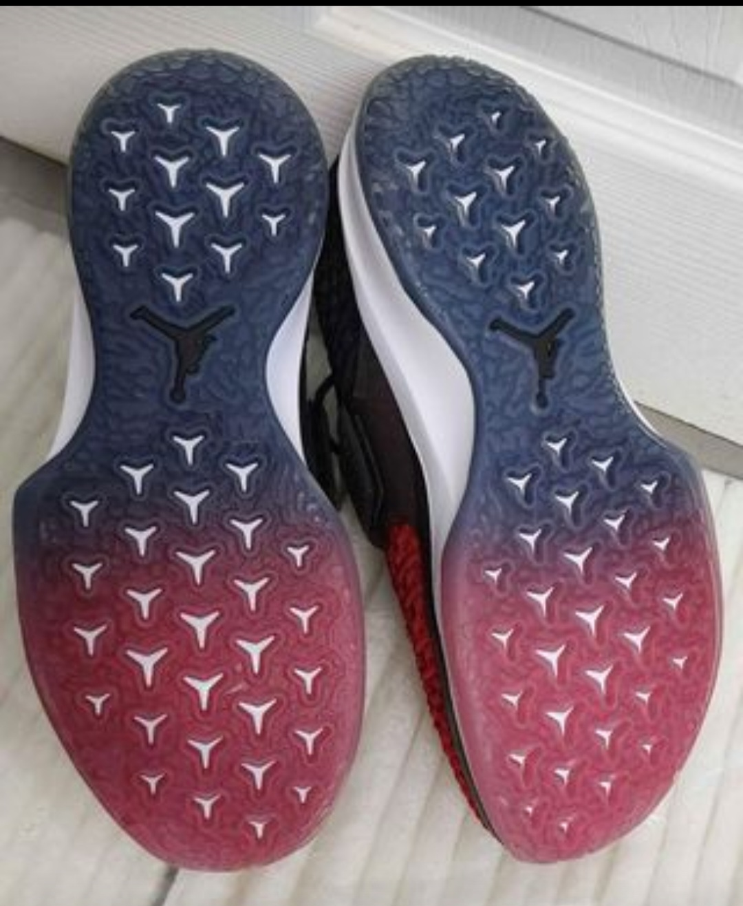 Men's Air Jordans (size 9) - photo 3