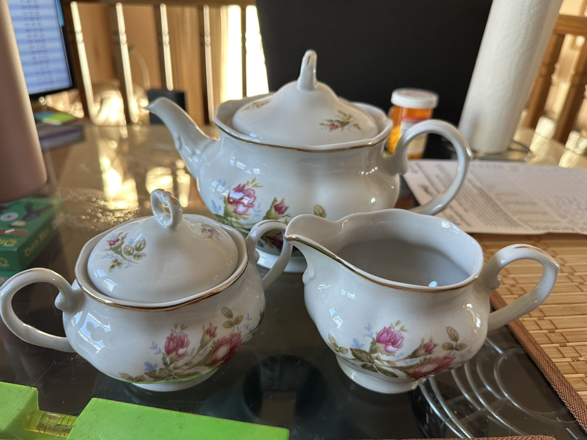 Tea set - never used thumbnail