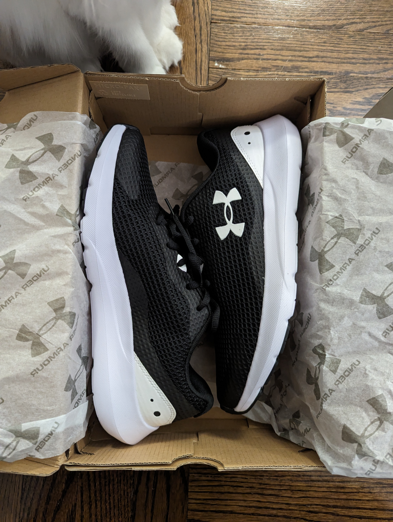 Under Armour Surge 3 - Size 9.5 black & white thumbnail
