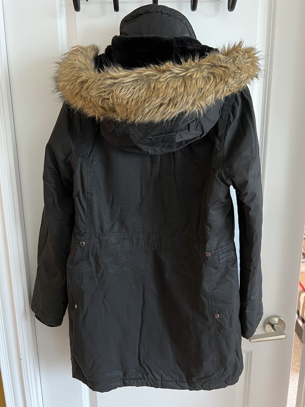 Women black parka image indicator(4)