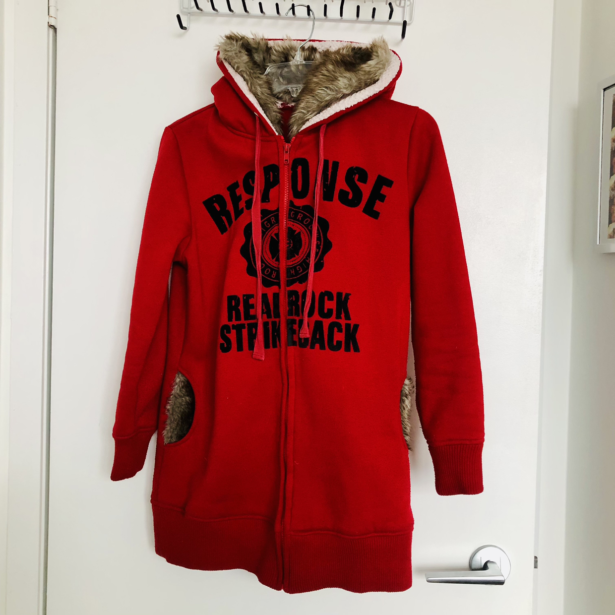 Super cute Red zipped up hoodie with detachable fur trim image indicator(2)