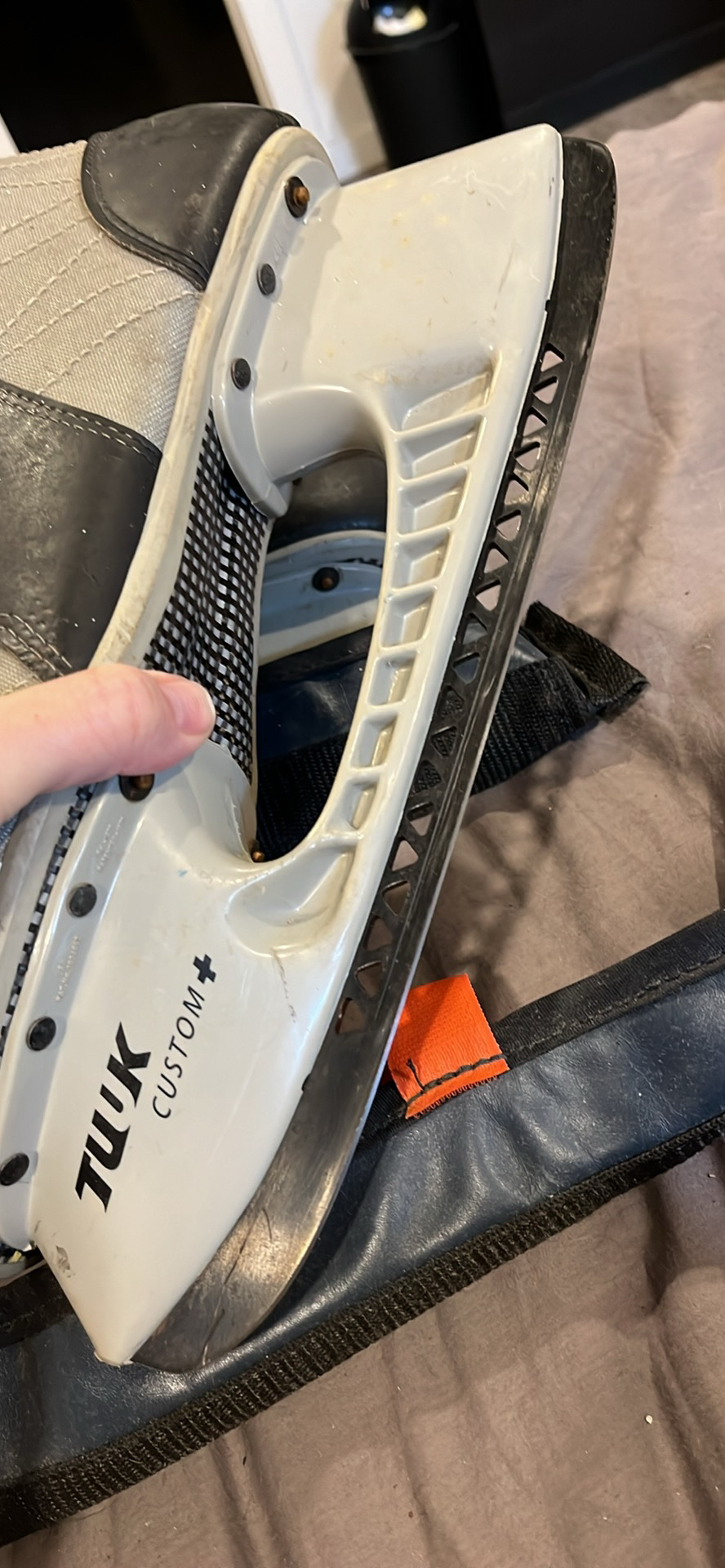Bauer hockey skates with skate guards - photo 2
