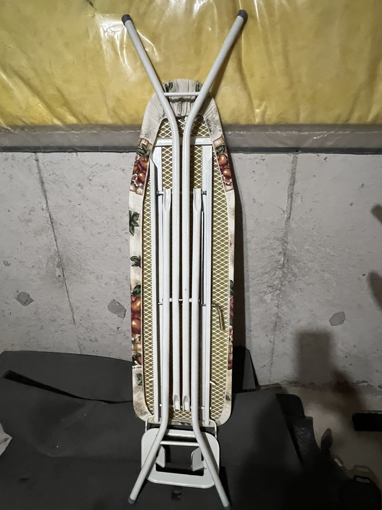 Ironing table