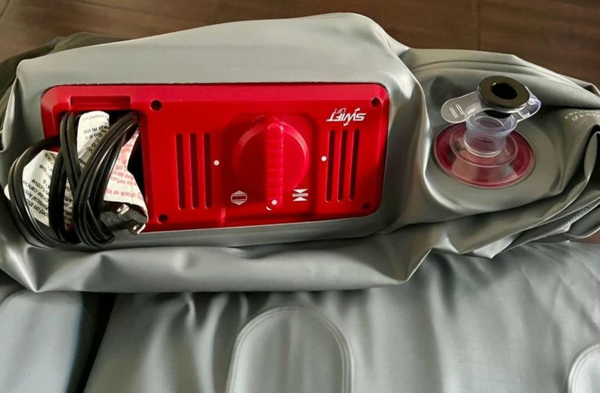 Twin Double-Hight Air Mattress w built in Electric Pump - photo 4