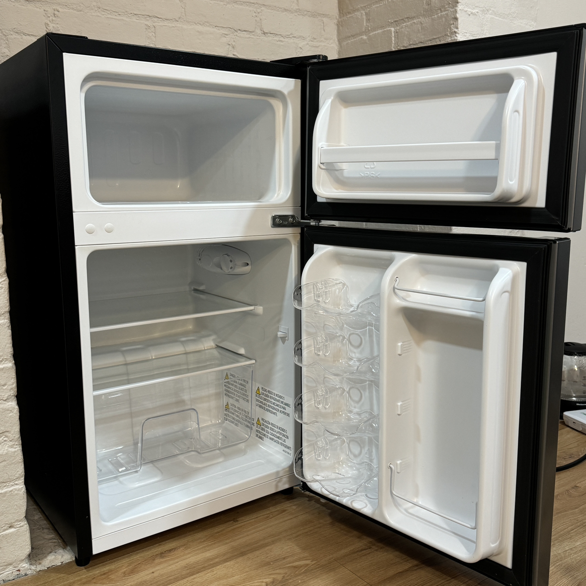 Hisense Two Door Refrigerator - photo 2
