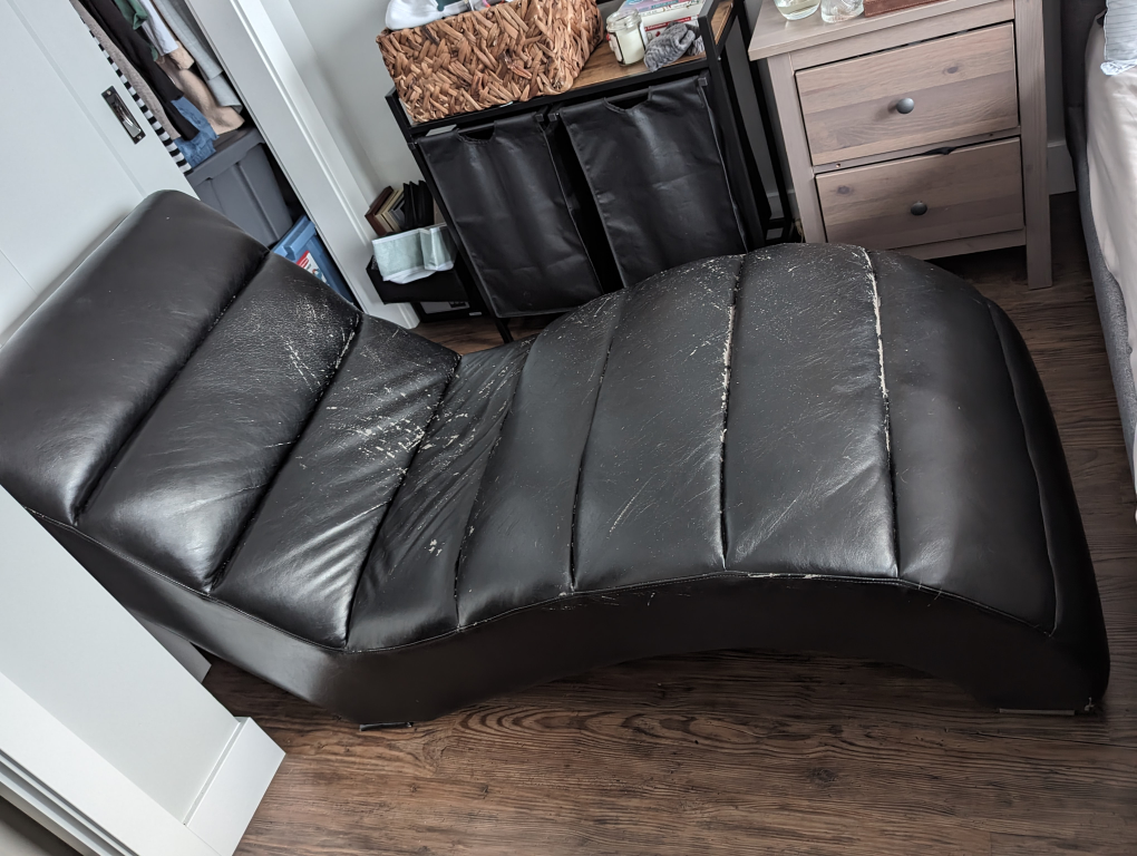 Leather chaise lounger - well used - photo 2