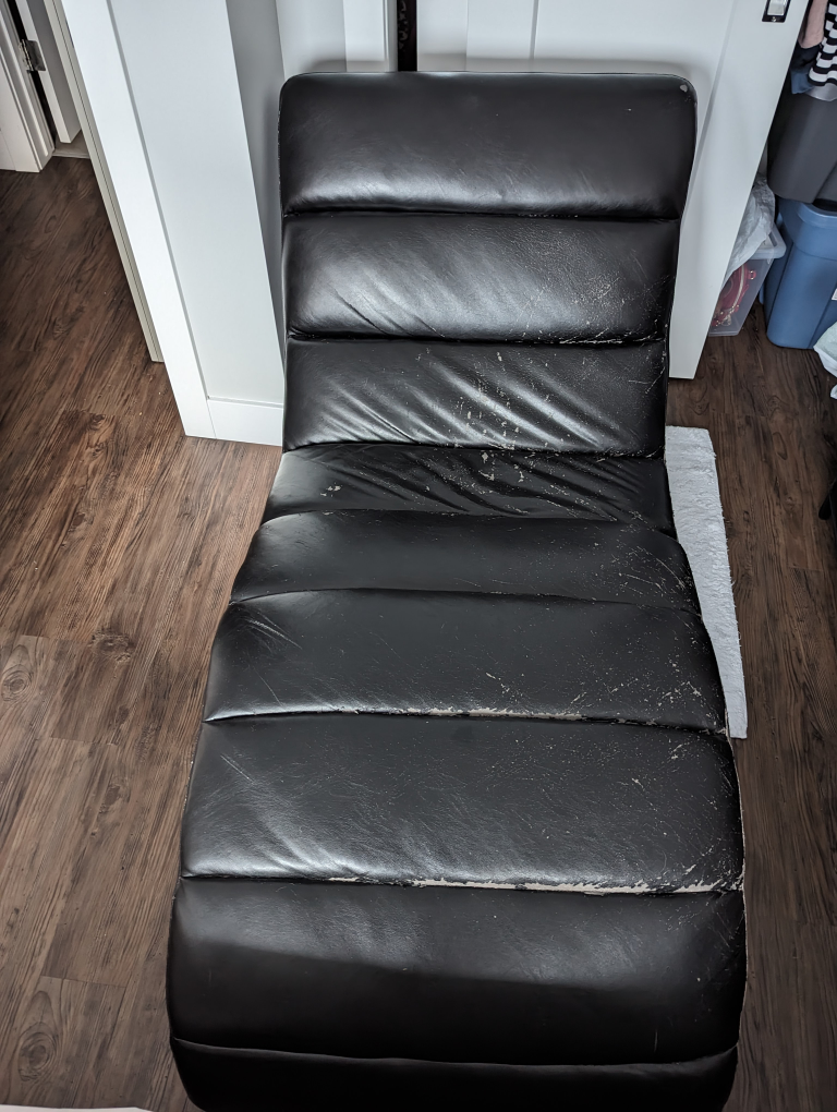 Leather chaise lounger - well used - photo 3
