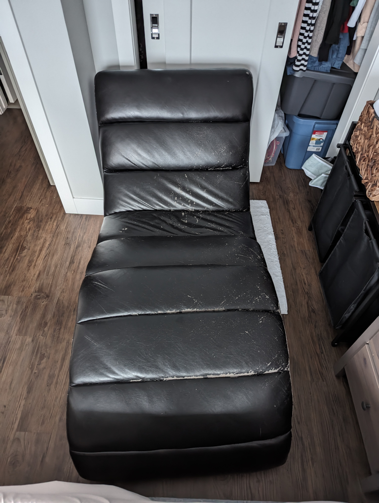 Leather chaise lounger - well used - photo 4